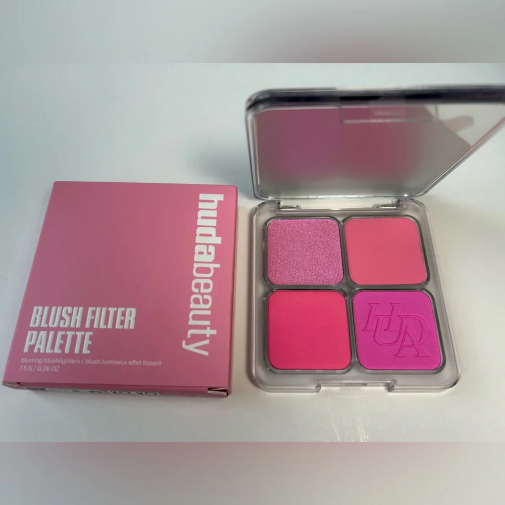 NWT🌷Huda Beauty Blush Filter Blurring Blushlighters Palette in “Baby Pink”